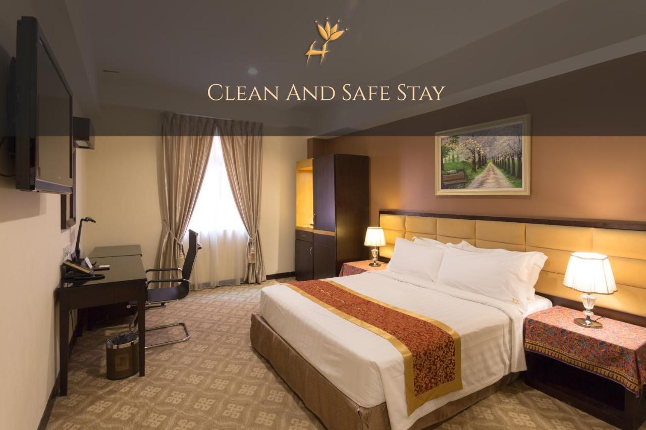 Malacca Hallmark Crown Hotel מראה חיצוני תמונה