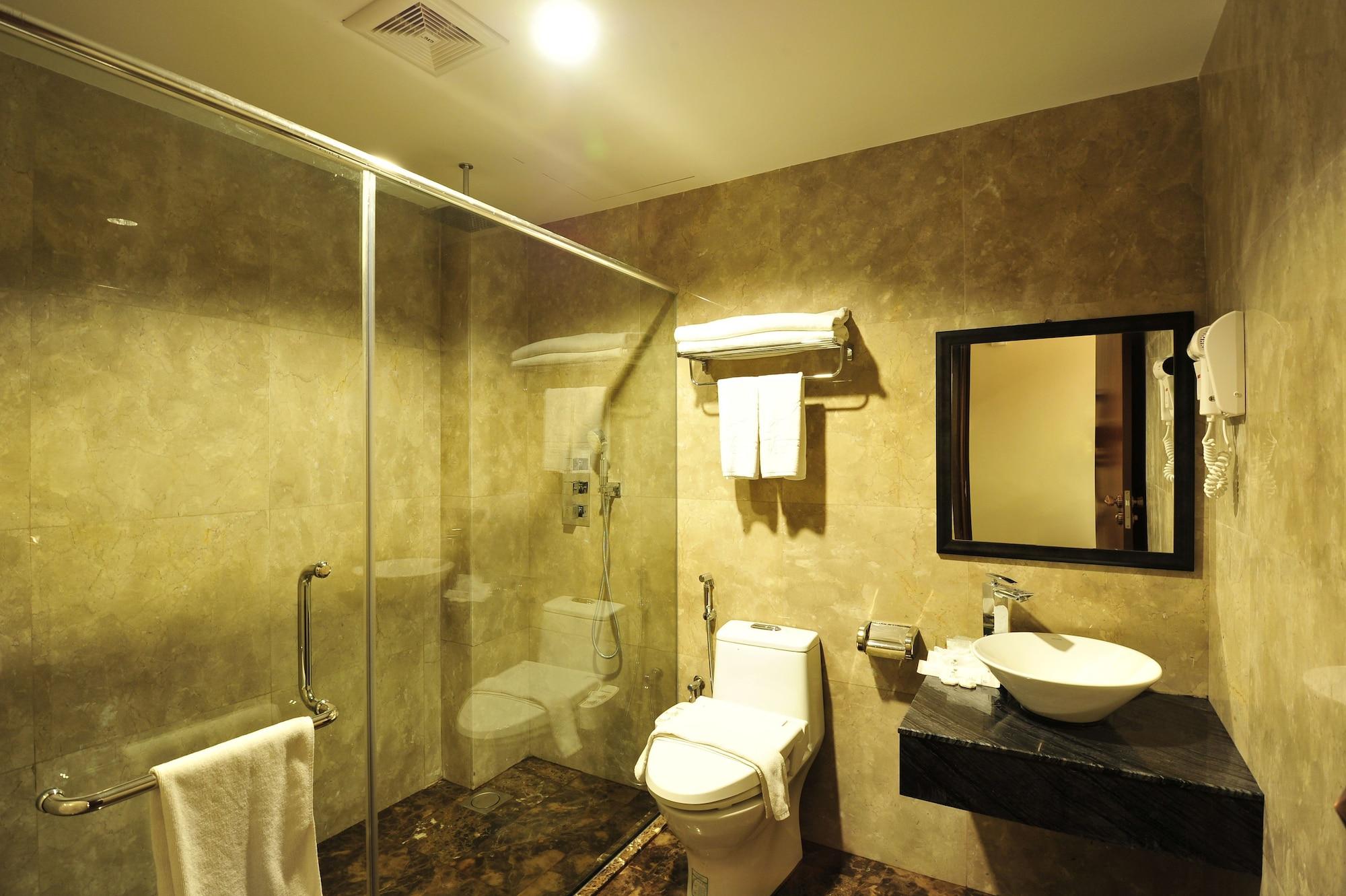 Malacca Hallmark Crown Hotel מראה חיצוני תמונה