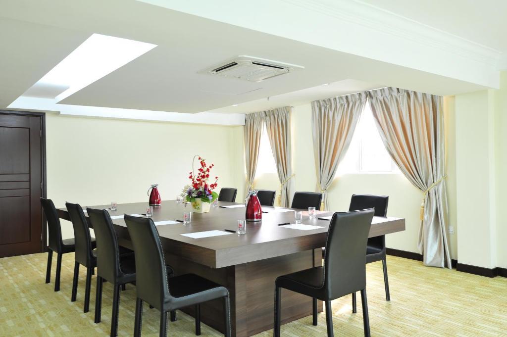 Malacca Hallmark Crown Hotel מראה חיצוני תמונה