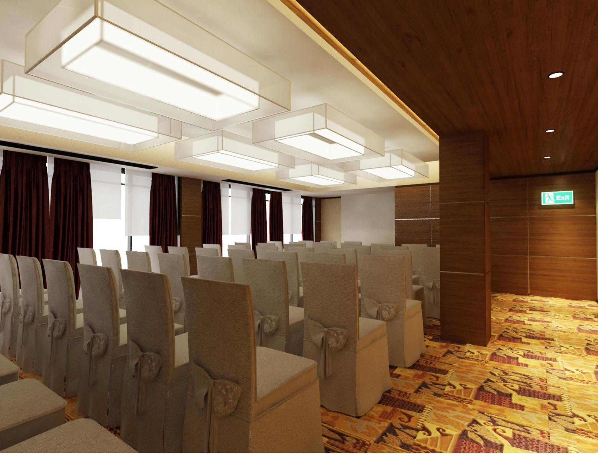 Malacca Hallmark Crown Hotel מראה חיצוני תמונה