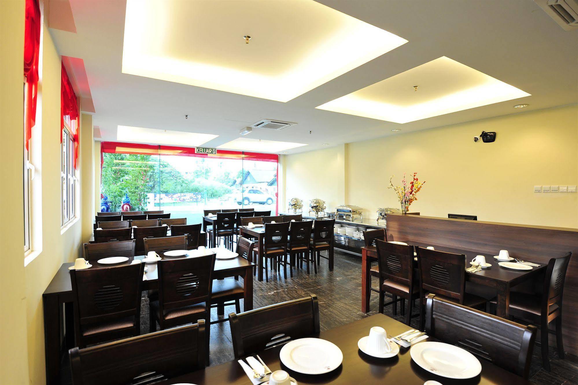 Malacca Hallmark Crown Hotel מראה חיצוני תמונה