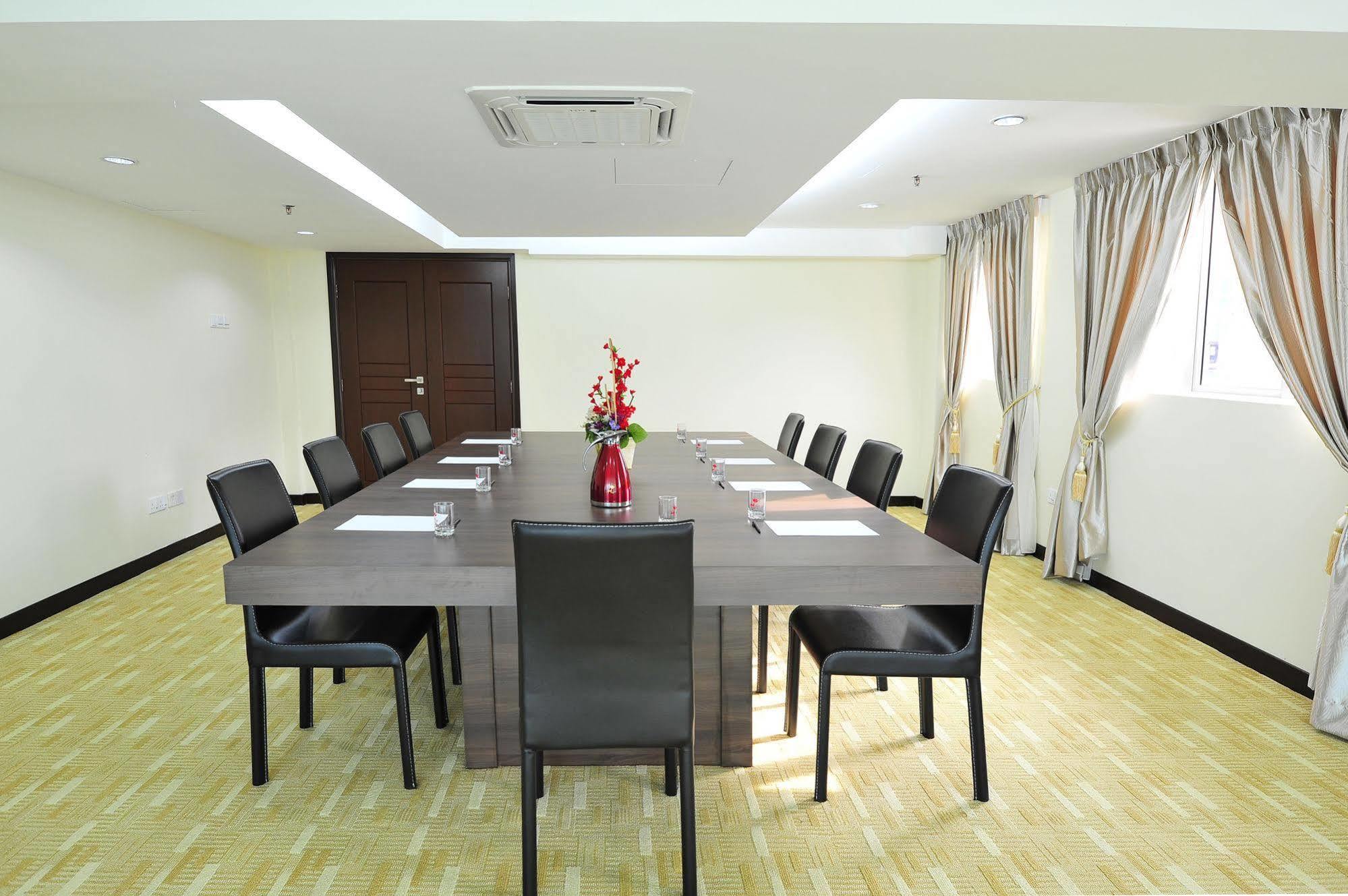 Malacca Hallmark Crown Hotel מראה חיצוני תמונה