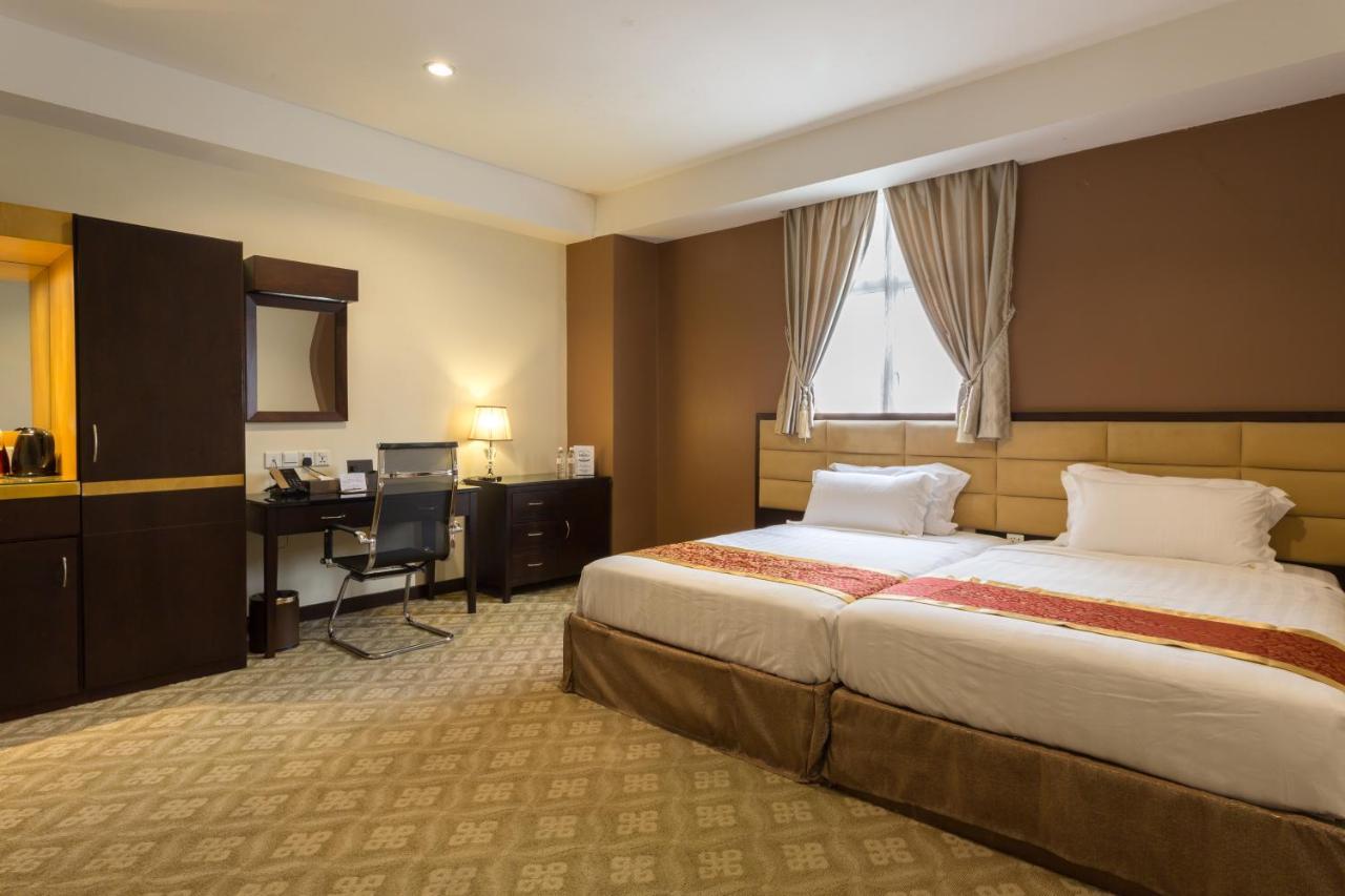 Malacca Hallmark Crown Hotel מראה חיצוני תמונה